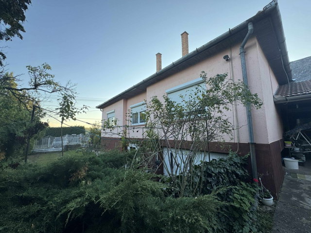 Eladó családi ház, Szirákon 64 M Ft, 8 szobás