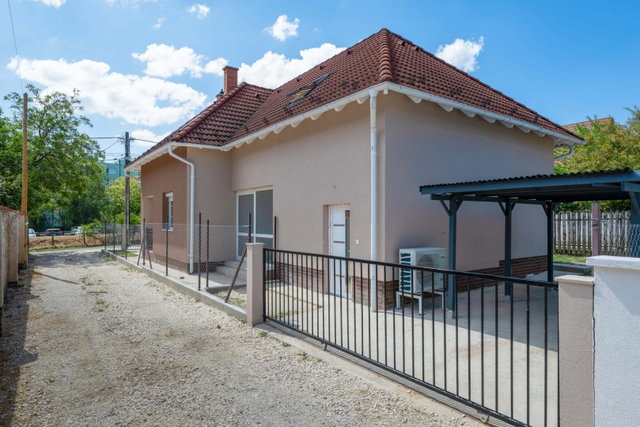 Eladó családi ház, Százhalombattán 179.9 M Ft, 7+2 szobás