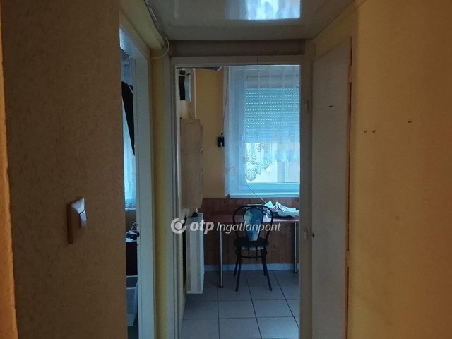 Eladó panellakás, Nyergesújfaluban 41 M Ft, 2+1 szobás