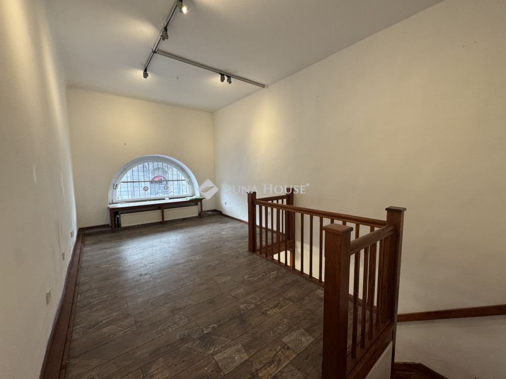Üzlethelyiség · 37 m² · 72.900.000 Ft