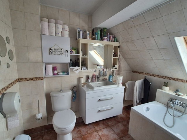Eladó családi ház, Gödöllőn 129 M Ft, 7 szobás