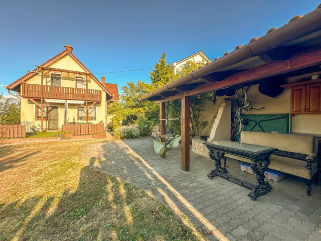 Eladó családi ház, Pécelen, Bem utcában 179.9 M Ft, 7 szobás