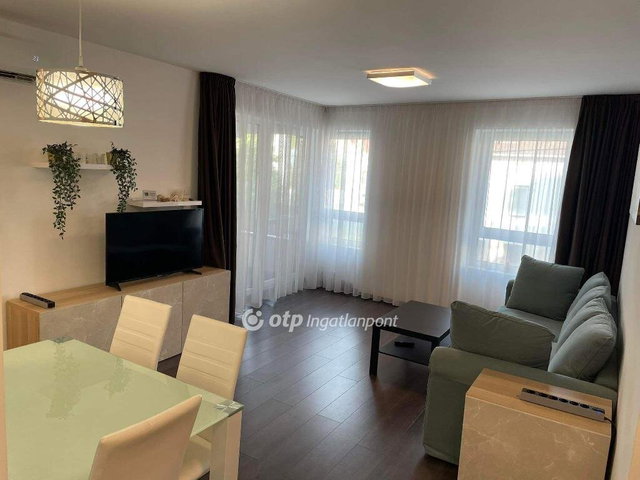 Kiadó téglalakás, albérlet, Szegeden 370 E Ft / hó, 3 szobás
