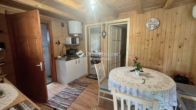 Eladó hotel, Egyházasrádócon 230 M Ft, 8 szobás