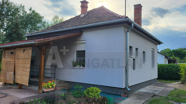 Eladó családi ház, Szatymazon 49.9 M Ft, 2 szobás