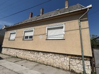 Eladó családi ház, Kecskéden 109 M Ft, 8 szobás