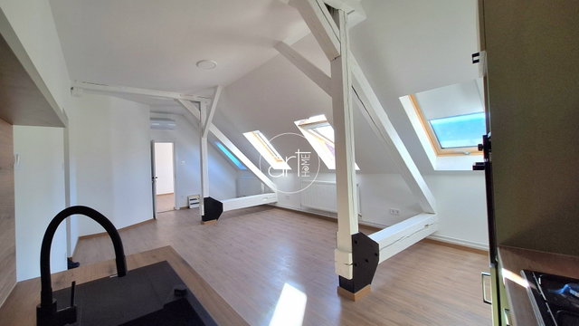 Eladó panellakás, Hódmezővásárhelyen 61.9 M Ft, 3+2 szobás
