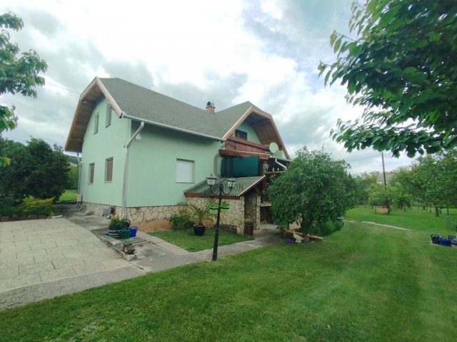Eladó családi ház, Csopakon 139 M Ft, 5 szobás