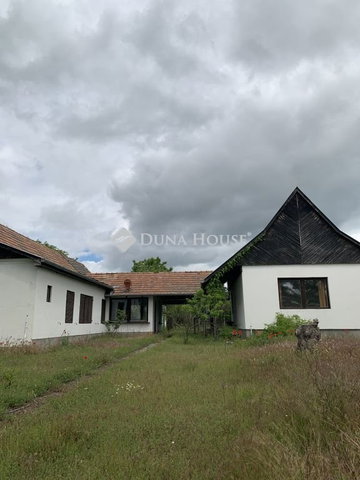 Eladó családi ház, Pakson 50 M Ft, 3 szobás