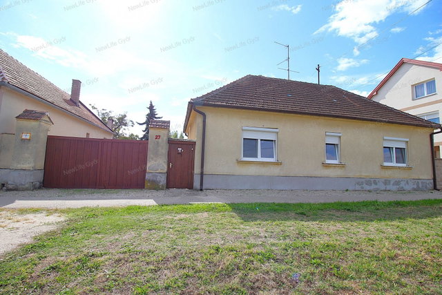 Eladó családi ház, Fertődön 59.5 M Ft, 3 szobás