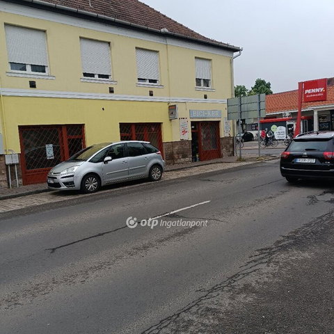 Eladó üzlethelyiség, Jászárokszálláson 58.5 M Ft, 1 szobás
