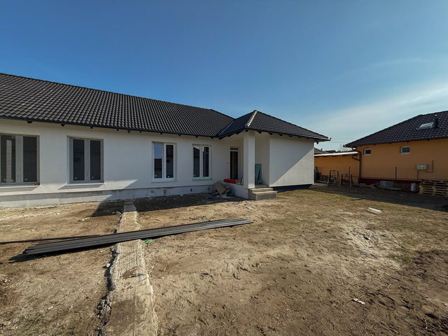 Eladó ikerház, Monoron 87.5 M Ft, 4 szobás / költözzbe.hu