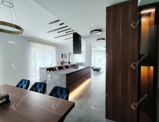 Eladó családi ház, Székesfehérvárott 219 M Ft, 5 szobás