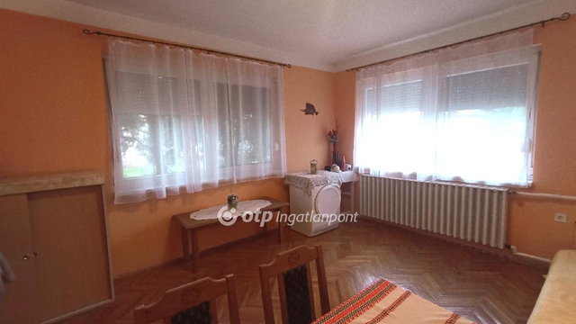 Eladó családi ház, Jászfényszarun 49.5 M Ft, 3 szobás
