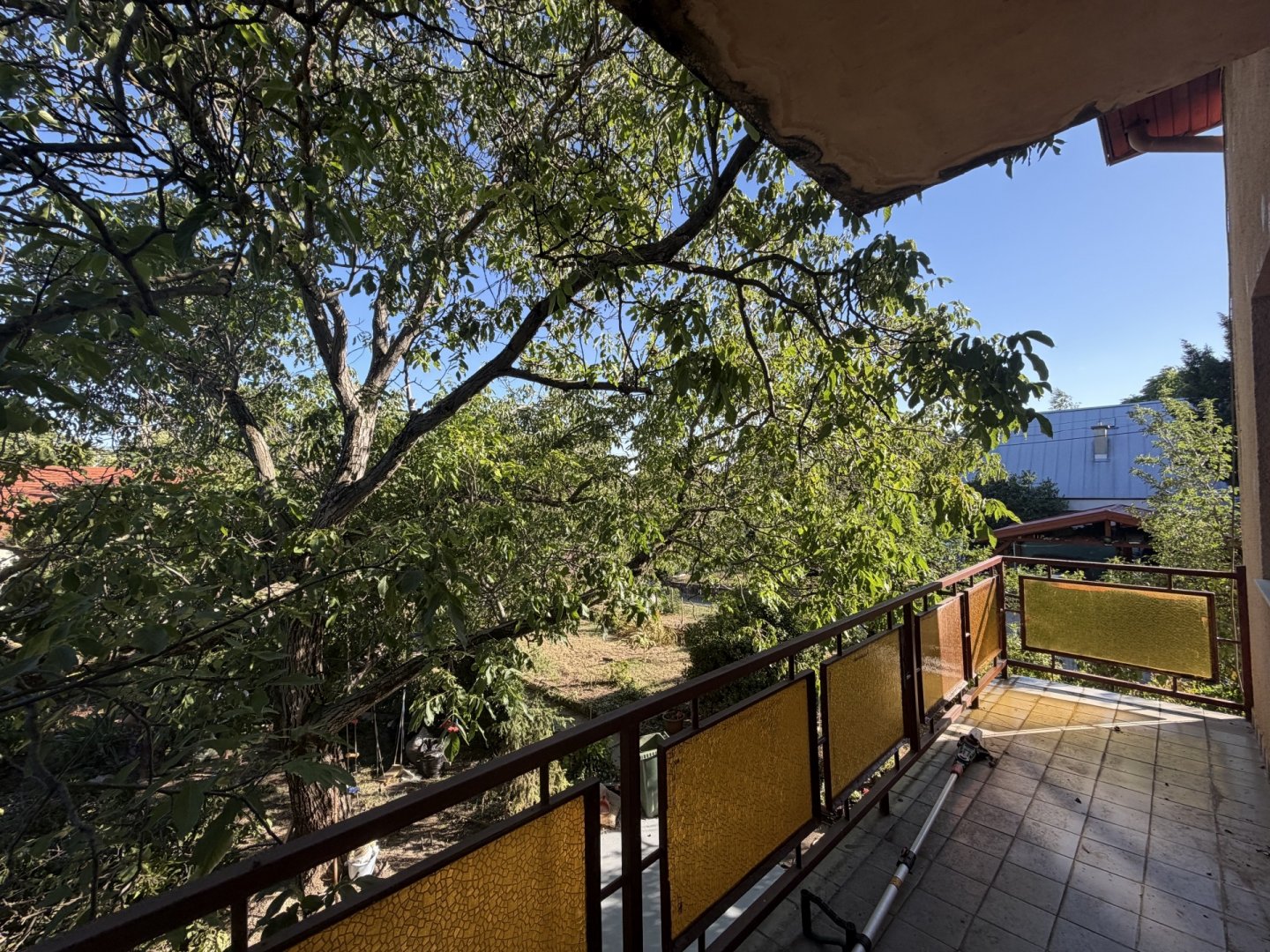 6 bed · 140m² · 500.000 ft