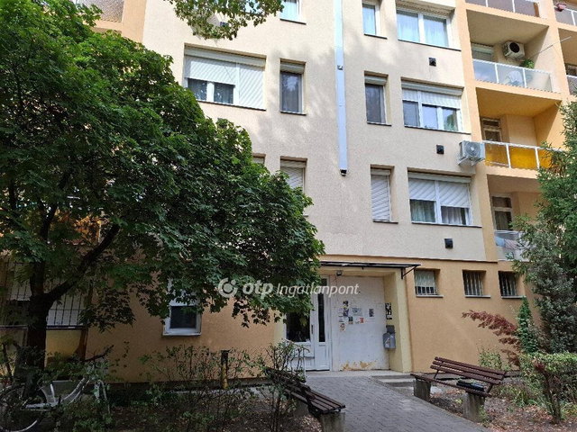 Eladó téglalakás, Békéscsabán 28.9 M Ft, 2 szobás
