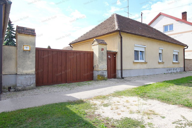 Eladó családi ház, Fertődön 59.5 M Ft, 3 szobás