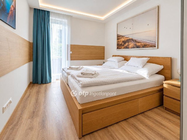 Eladó téglalakás, Balatonkenesén 131 M Ft, 3 szobás