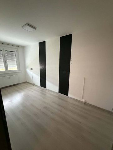 Eladó panellakás, Szegeden 54.9 M Ft, 1+2 szobás