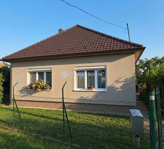 Eladó családi ház, Érden 69.99 M Ft, 2 szobás