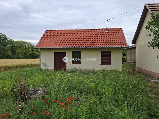 Eladó nyaraló, Lajoskomáromban 5.9 M Ft, 1 szobás