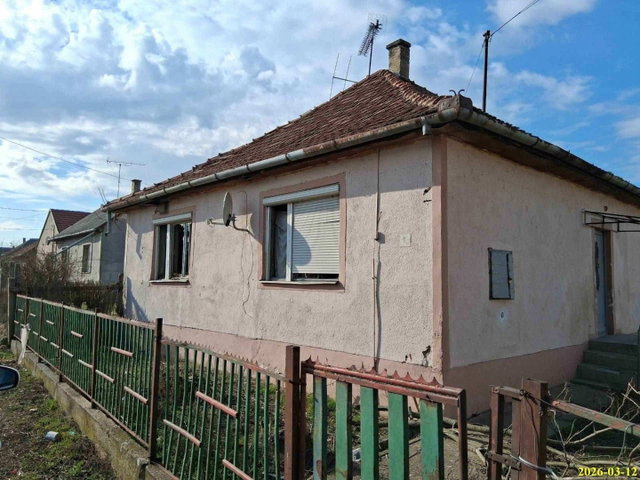 Eladó családi ház, Nyírbátorban 5.4 M Ft, 2 szobás