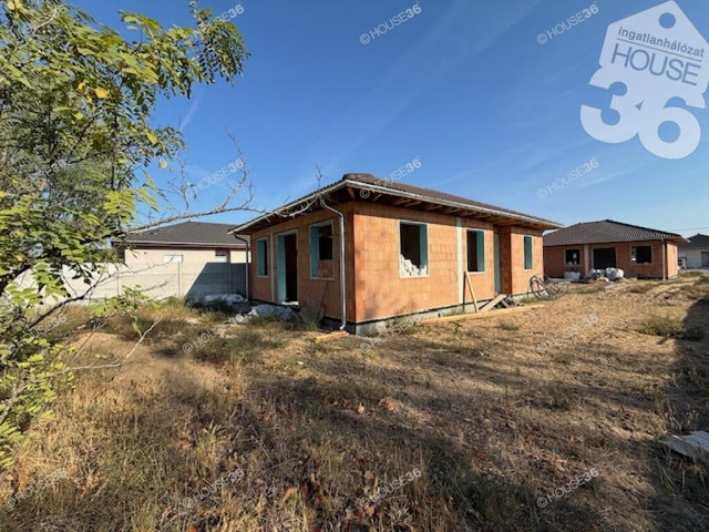 Eladó családi ház, Ballószögön 88.9 M Ft, 4 szobás