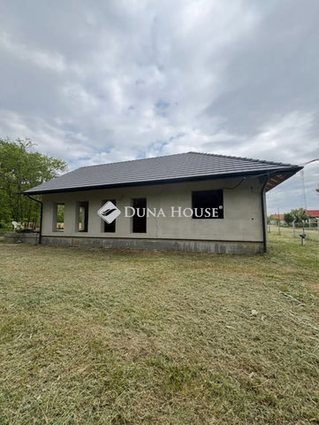 Eladó családi ház, Csemőn, Akácos utcában 34.9 M Ft, 3 szobás