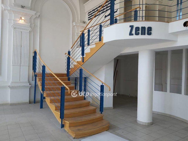 Eladó üzlethelyiség, Kalocsán 90 M Ft, 1 szobás