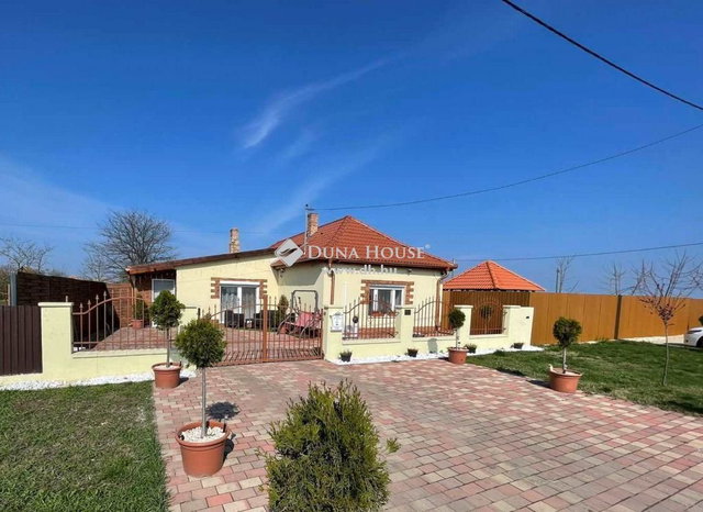 Eladó családi ház, Besenyőtelken 49.99 M Ft, 5 szobás