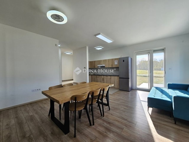 Eladó ikerház, Gödön 119.9 M Ft, 6 szobás