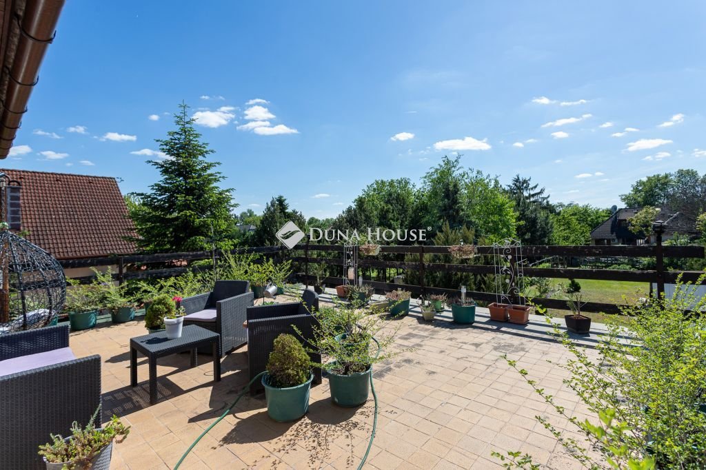 8 bed · 253m² · 270.000.000 ft