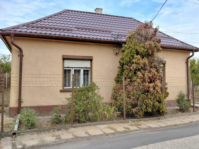 Eladó családi ház, Tápiószelén 31.9 M Ft, 2 szobás