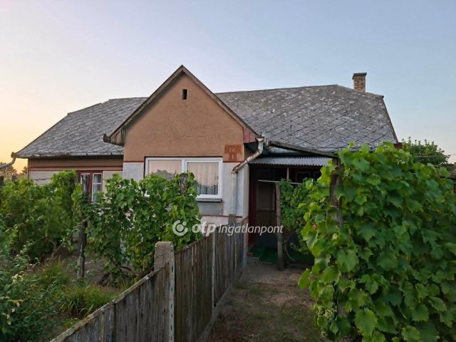 Eladó családi ház, Vámospércsen 29.9 M Ft, 2 szobás
