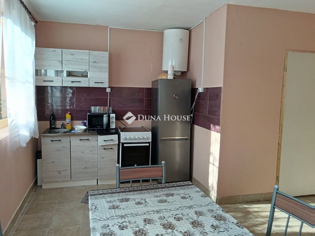 Eladó családi ház, Törtelen 24.9 M Ft, 2 szobás