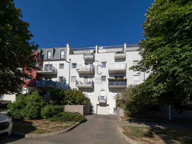 Eladó téglalakás, Pécsett 79.9 M Ft, 3 szobás