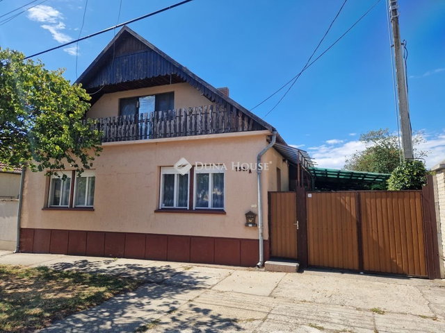 Eladó családi ház, Baján 47 M Ft, 6 szobás