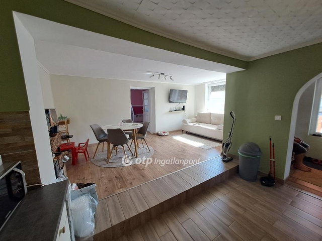 Eladó családi ház, Makón 32 M Ft, 2 szobás
