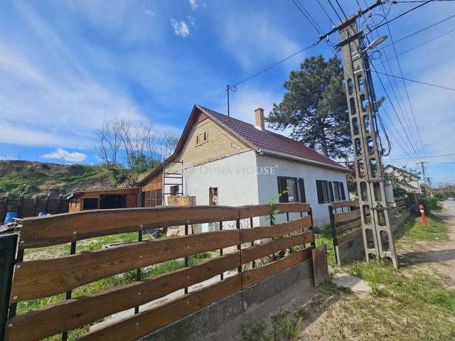 Eladó családi ház, Simontornyán 15.5 M Ft, 4 szobás
