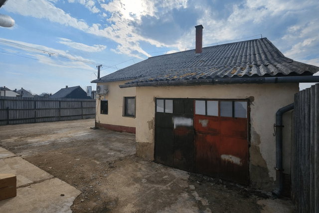 Eladó családi ház, Sásdon 67 M Ft, 4+2 szobás