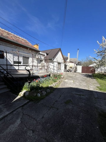 Eladó családi ház, Várpalotán 48 M Ft, 3 szobás
