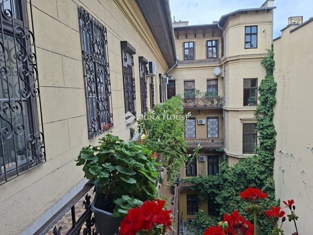 Eladó téglalakás, Budapesten, VIII. kerületben 76.8 M Ft
