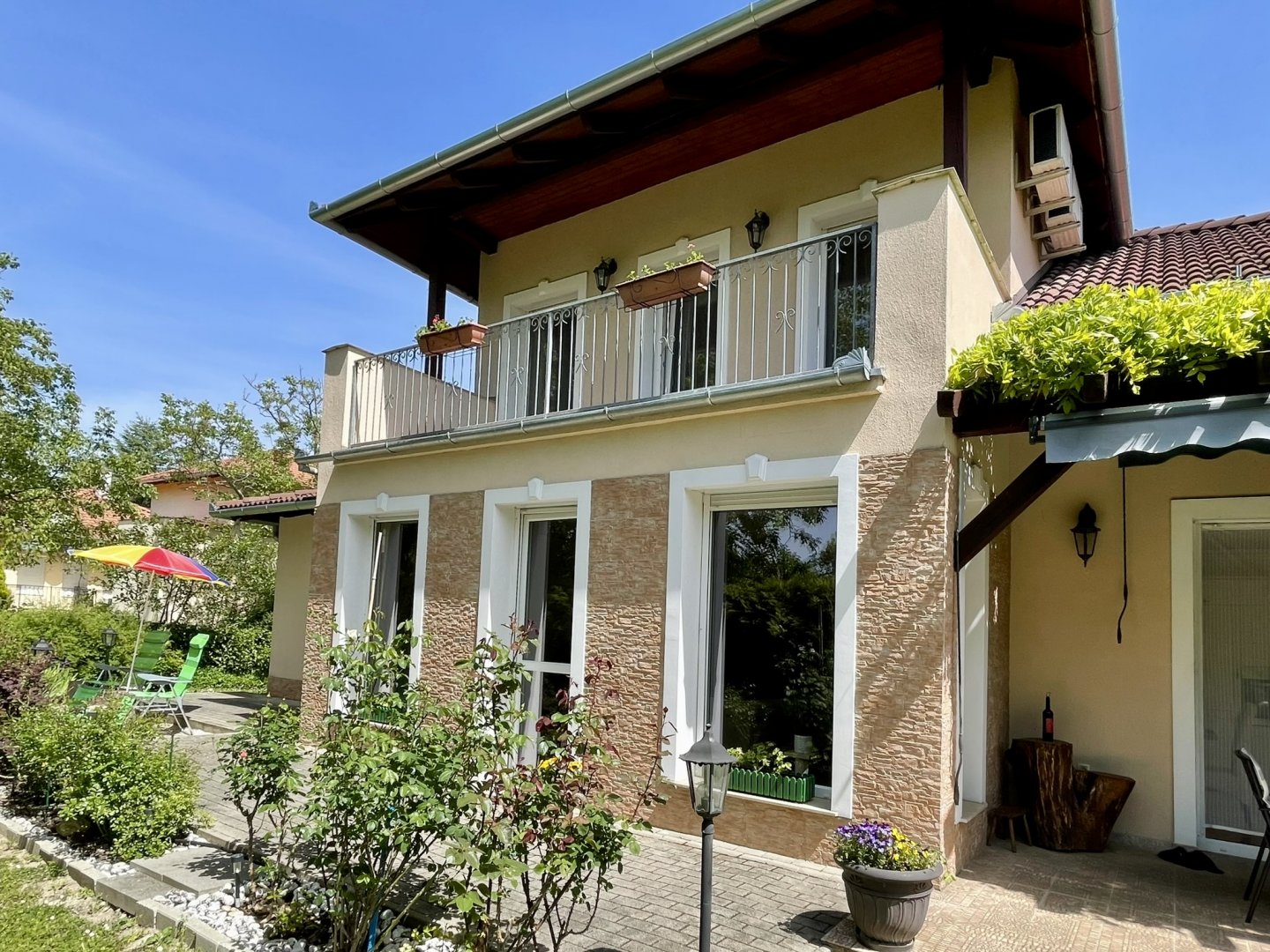 6 bed · 250m² · 223.245.000 ft