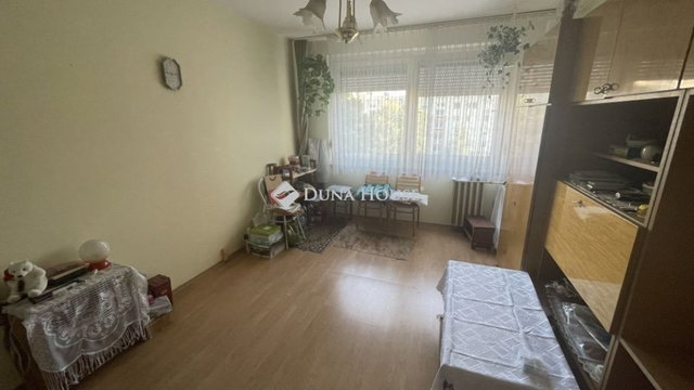 Eladó panellakás, Győrött 44.9 M Ft, 3 szobás