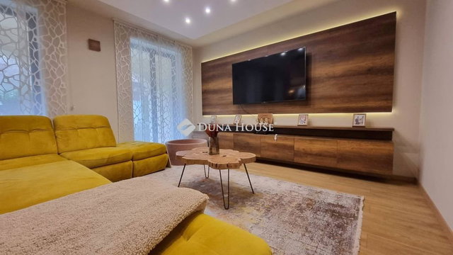 Eladó családi ház, Nyíregyházán 225 M Ft, 5 szobás