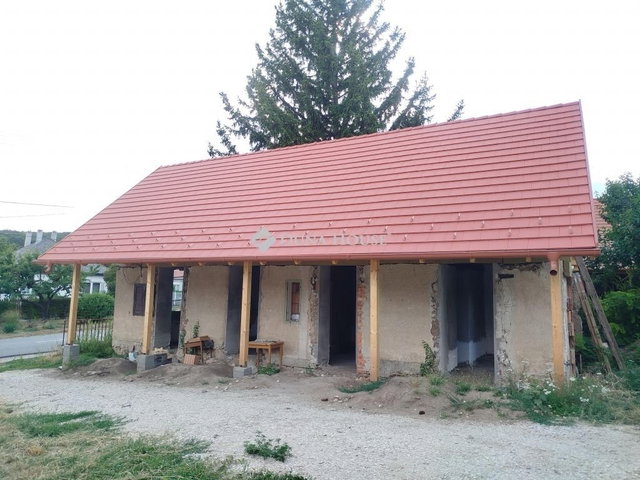 Eladó családi ház, Nadapon 40 M Ft, 1 szobás