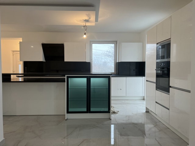 Eladó családi ház, Budapesten, III. kerületben 250 M Ft