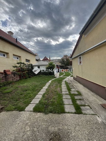 Eladó sorház, Veszprémben 89.5 M Ft, 3 szobás