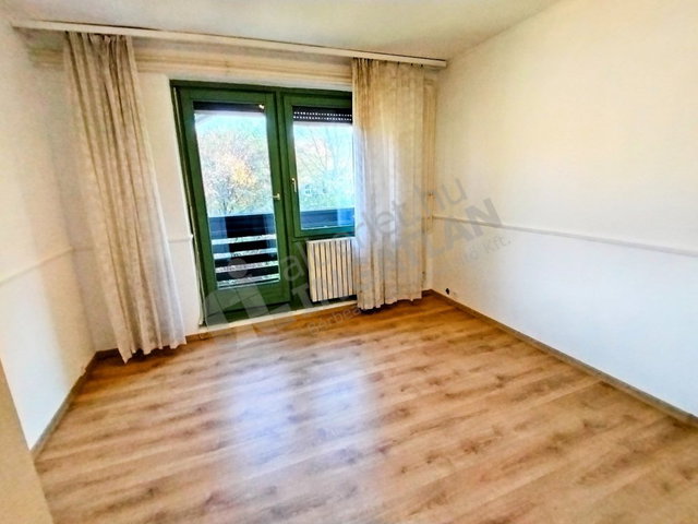 Kiadó sorház, albérlet, III. kerületben, Cserepes utcában