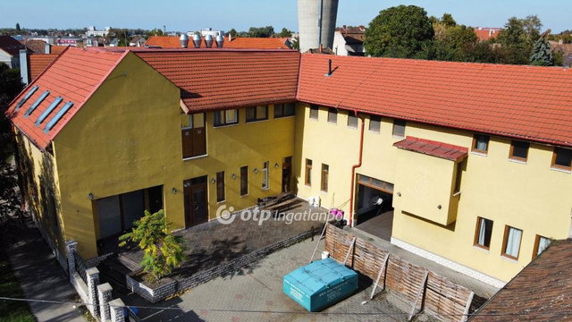 Eladó családi ház, Pápán 249 M Ft, 9+11 szobás